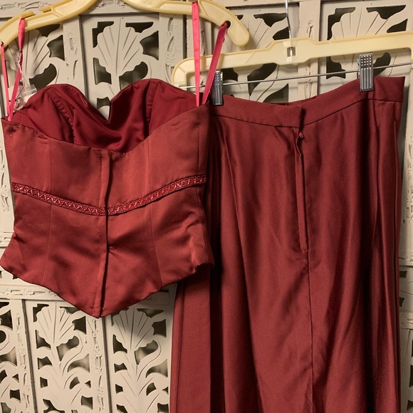 NEW! MORI LEE BURGUNDY RED TOP & SKIRT FORMAL PROM DRESS EVENING GOWN - Picture 6 of 15